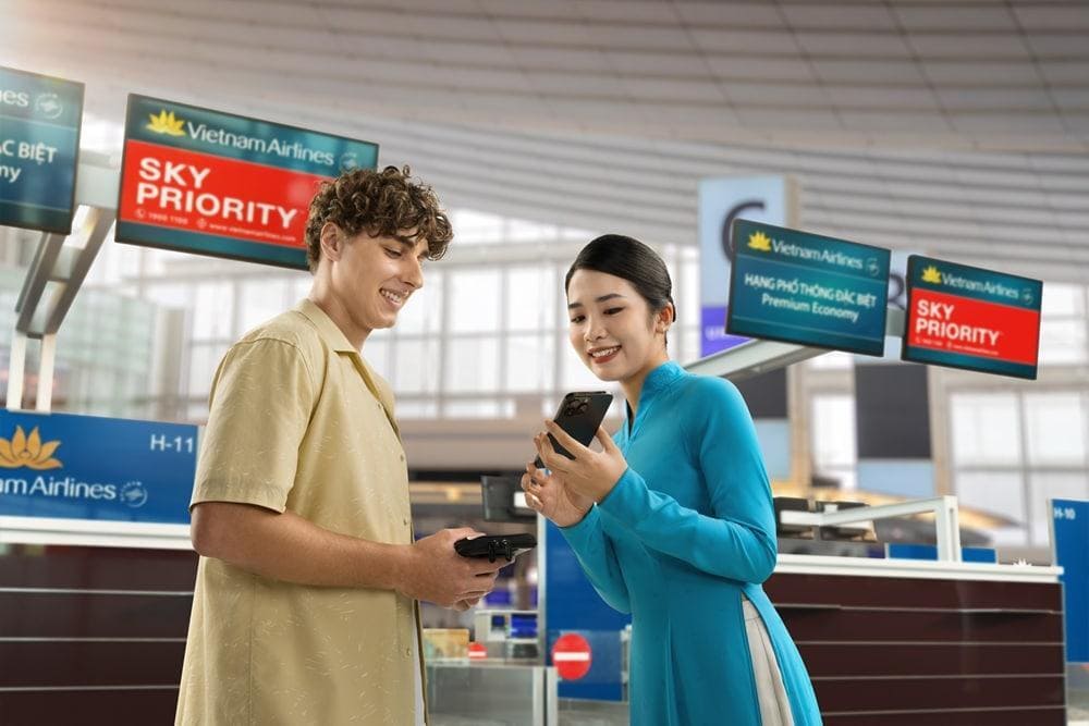 H&agrave;nh kh&aacute;ch c&oacute; thể mua v&eacute; trực tiếp hoặc trực tuyến qua website/ứng dụng di động một c&aacute;ch nhanh ch&oacute;ng v&agrave; tiện lợi hơn